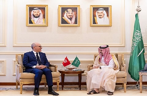 الأمير فيصل بن فرحان يستقبل نظيره التونسي