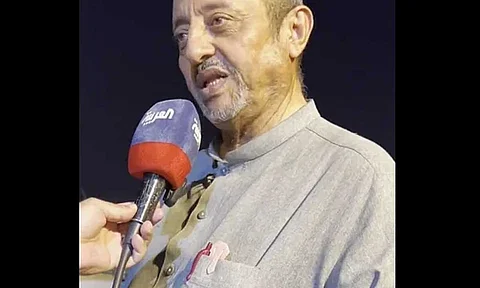 شوقي باحمدين طيار مدني متقاعد