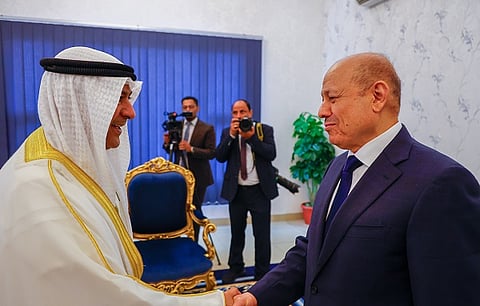 رئيس مجلس القيادة الرئاسي بالجمهورية اليمنية يلتقي الأمين العام لمجلس التعاون