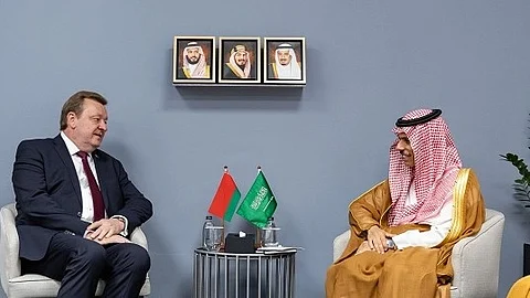 وزير الخارجية يلتقي نظيره البيلاروسي
