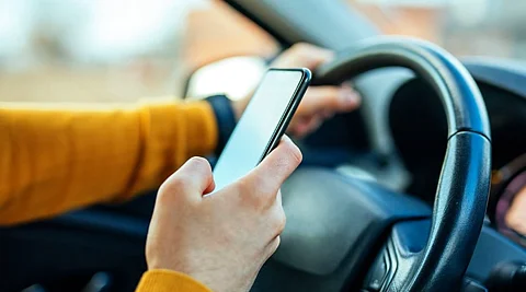 غرامة استخدام الهاتف أثناء القيادة