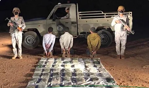 القبض على 3 مخالفين لنظام أمن الحدود لتهريبهم 13 كيلوجرامًا من الحشيش بجازان