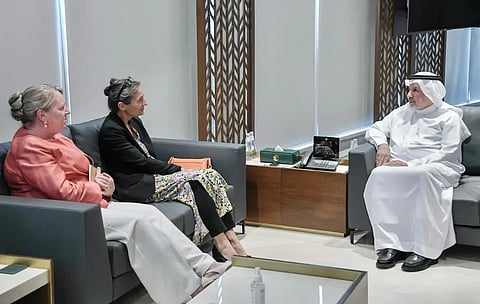 خلال الاجتماع