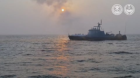 شاهد.. حرس الحدود تشارك في عرض عسكري بمناسبة اليوم البحري العالمي