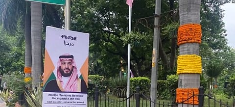 لافتات ترحيبية في شوارع نيودلهي ترحيبا بولي العهد