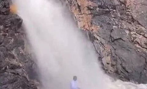 بالفيديو.. شلالات الوسق في المدينة المنورة تخطف الأنظار