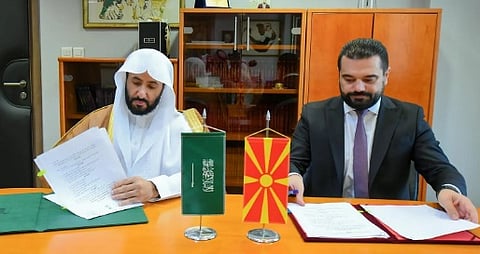 وزير العدل مع نظيره المقدوني