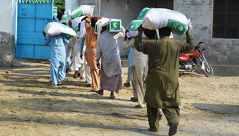 توزيع 84 طنًا من السلال الغذائية في منطقة مظفر قر بإقليم البنجاب