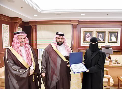 نائب أمير جازان يكرِّم طلاب وطالبات المنطقة الفائزين بجائزة «المواطنة المسؤولة»