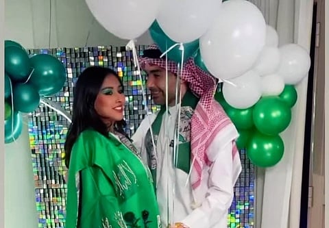 على طريقتها الخاصة .. فرح الهادي تحتفل باليوم الوطني السعودي مع أسرتها