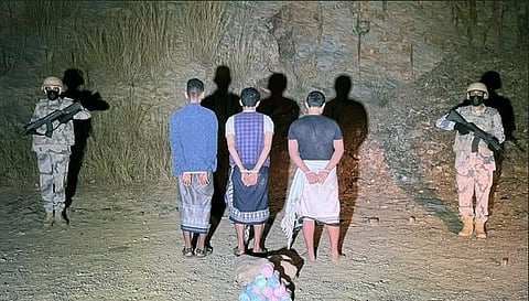 القبض على 3 مخالفين