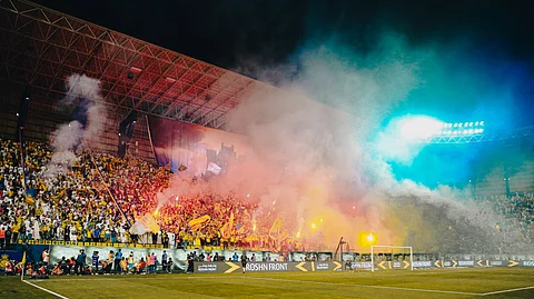 الشعل الدخانية في الملاعب السعودية