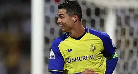 رونالدو وماني بـ"الثوب والشماغ" في مقطع دعائي لنادي النصر بمناسبة اليوم الوطني السعودي