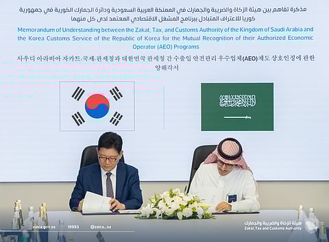 جانب من توقيع المذكرة