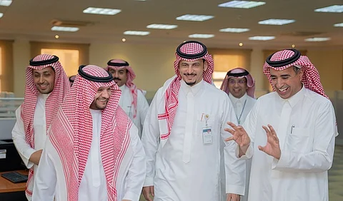الغامدي يتفقد مكتب العمل ومركز التأهيل الشامل التابعين لفرع الوزارة بمنطقة القصيم
