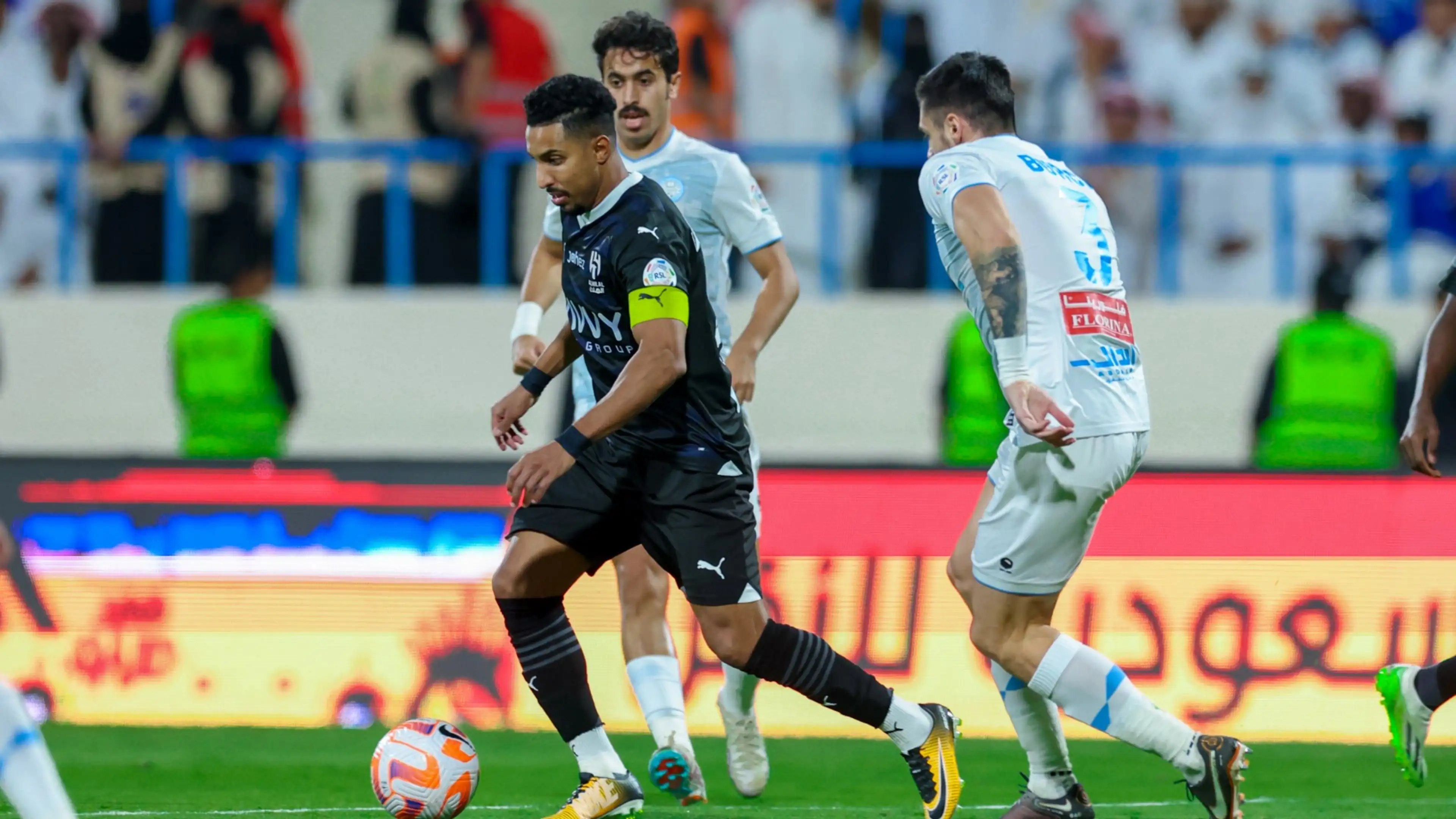 الهلال والأخدود