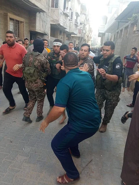 عناصر المقاومة الفلسطينية يأسرون جنديا إسرائيليا