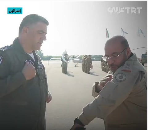 ما حقيقة المقطع المتداول لوصول قائد سلاح الجوّ الإماراتي للمشاركة في قصف غزة؟