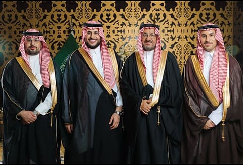 وسط حضور عدد من الأهل والأصدقاء.. خالد بن عبدالله السليمان يحتفل بزفاف ابنه