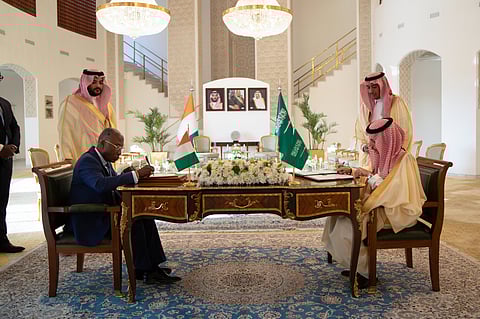 خلال التوقيع