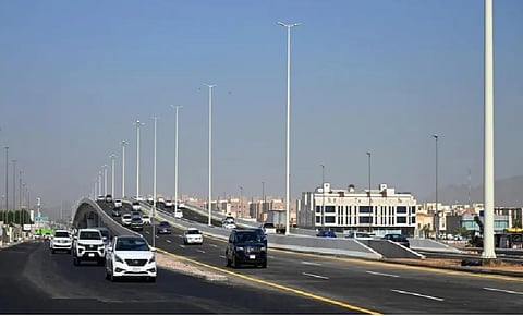 الجسر العلوي لتقاطع طريق الأمير نايف مع طريق السلام بالمدينة