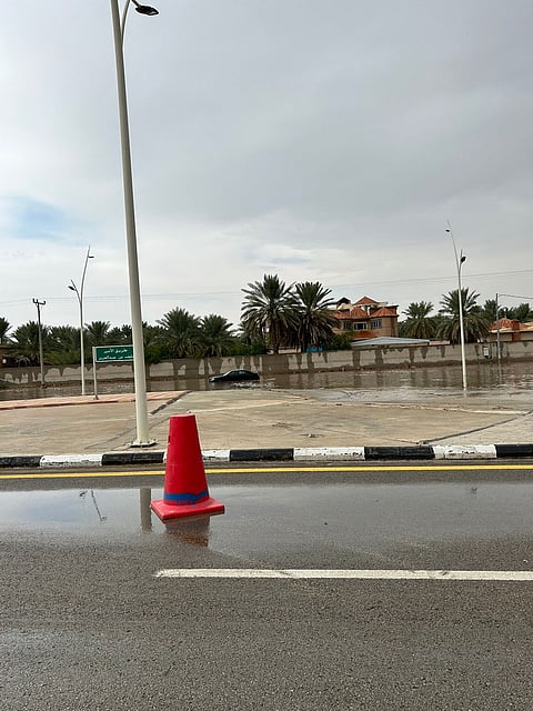 الأمطار تكشف حاجة طريق الأمير نايف لإنشاء عبّارة لتصريف السيول بالبكيرية