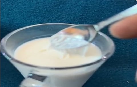 الطبقة المتكونة فوق الحليب