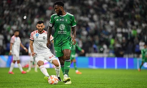 مباراة الأهلي والرائد