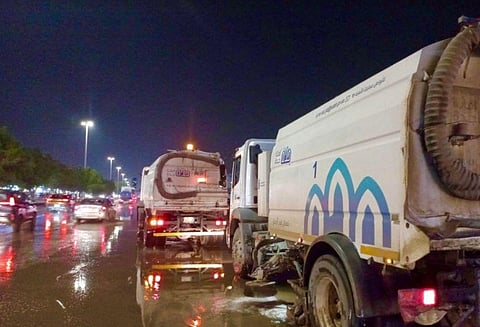 معالجة آثار الحالة المطرية في جدة