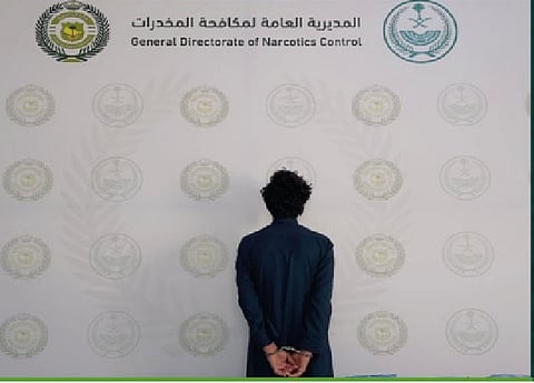 القبض على مواطن لترويجه الحشيش المخدر في عسير
