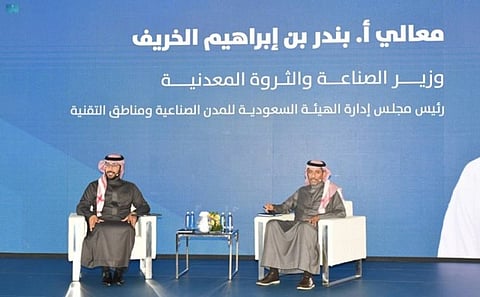 وزير الصناعة يلتقي صناعيي عسير