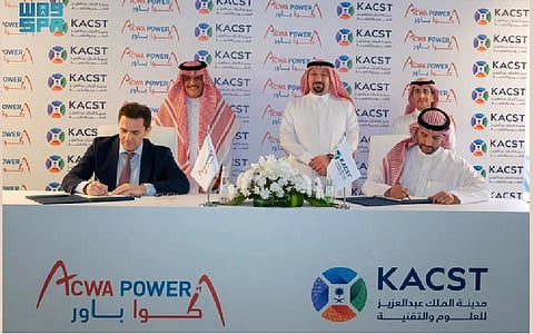 "كاكست" و "أكوا باور" توقّعان اتفاقية لتأسيس مركز تطوير تقنيات الطاقة النظيفة وتحلية المياه