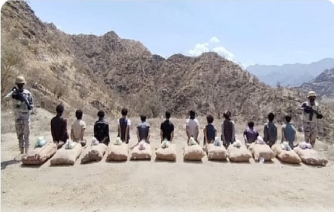 ضبط 12 مخالفًا لنظام أمن الحدود لتهريبهم 206 كيلوجرامات من القات بمنطقة جازان