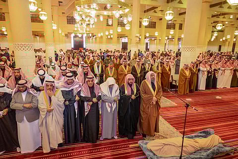 صلاة الميت على الأمير مشاري بن مقرن بن محمد بن مقرن