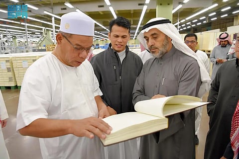وزير الداخلية الماليزي يزور مجمع طباعة المصحف الشريف
