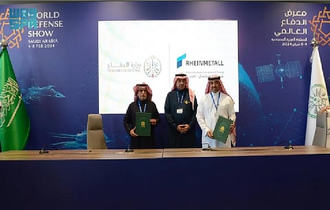 وزارة الدفاع توقع 10 عقود مع شركات محلية وعالمي