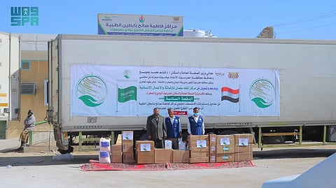 «سلمان للإغاثة» يسلّم الدفعة الـ6 من مستلزمات الاستصفاء الدموي لمراكز فاطمة صالح بمأرب