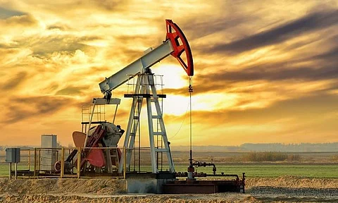 ارتفاع أسعار النفط في التعاملات الآسيوية مع ترقب تقارير الوكالات الشهرية