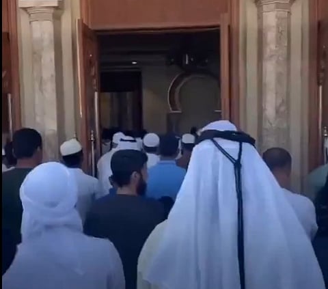 حشود تشيع الفتاة الأوكرانية في دبي