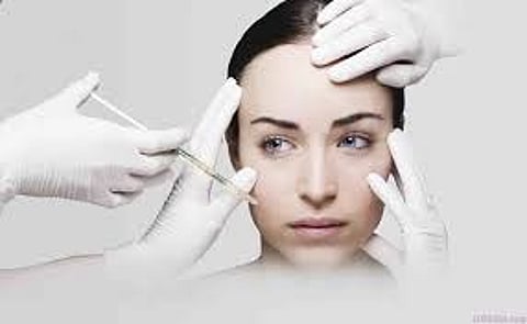 استشاري: عيادات التجميل تشهد إقبالاً كبيرًا في الفترة السابقة للعيد