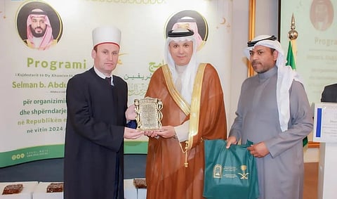 «الشؤون الإسلامية» تُدشن برنامجي خادم الحرمين من التمور وتفطير الصائمين في ألبانيا