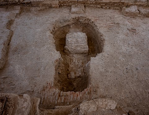 الكشف عن أنماط معمارية لمسجد عثمان بن عفان يعود تاريخها إلى 1200 عام