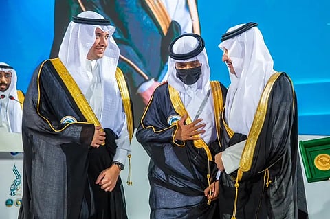 الطالب صالح البَرّاز مع أمير المنطقة الشرقية