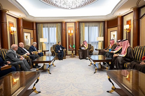 خلال الاجتماع