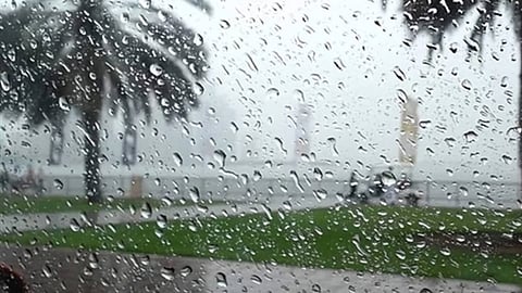 هطول الأمطار على الرياض