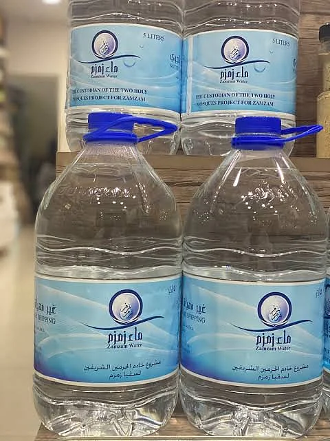 عبوة واحدة مجانًا.. «الحج والعمرة» توضح اشتراطات شحن ماء زمزم