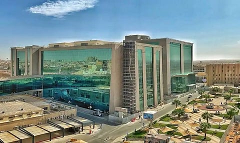 إجراء أول عملية استبدال مفصل الركبة عن طريق جراحة اليوم الواحد بـ«سعود الطبية»