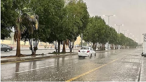 طقس الإثنين.. أمطار رعدية وزخات من البرد ورياح نشطة على عدة مناطق
