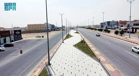 أمانة الشرقية تستكمل إعادة تأهيل 7,800 متر مربع من أرصفة المشاة والجزر الوسطية بالنعيرية