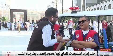 متطوع بالهلال الأحمر